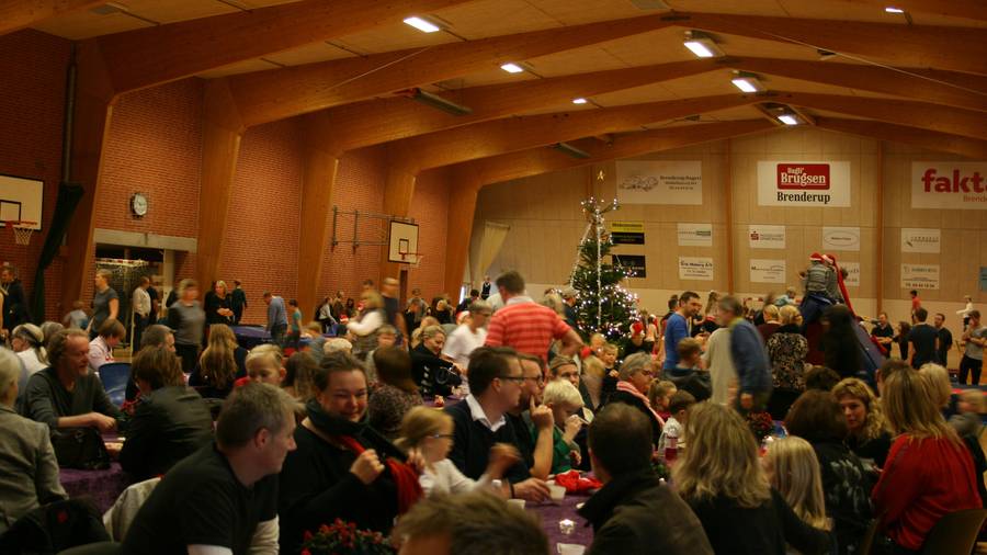Rekord opbakning til juletræsfest i Brenderup